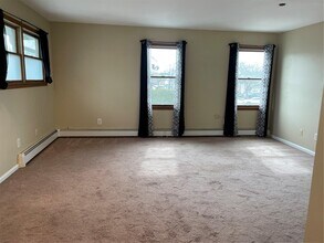 64 N Main St in Sayville, NY - Building Photo - Building Photo