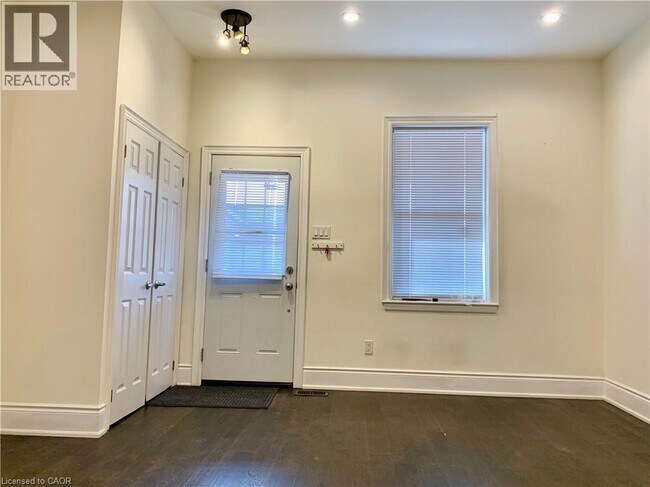 405 MacNab St N in Hamilton, ON - Building Photo - Building Photo