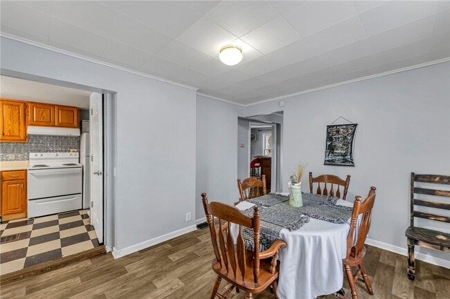 property at 3 East St