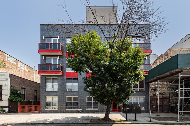 331 Saint Nicholas Ave in Ridgewood, NY - Building Photo - Building Photo