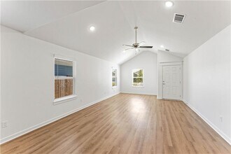 5895 W Holdcroft Dr in Fayetteville, AR - Building Photo - Building Photo