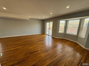 40 11th Ave W in Newark, NJ - Building Photo - Building Photo