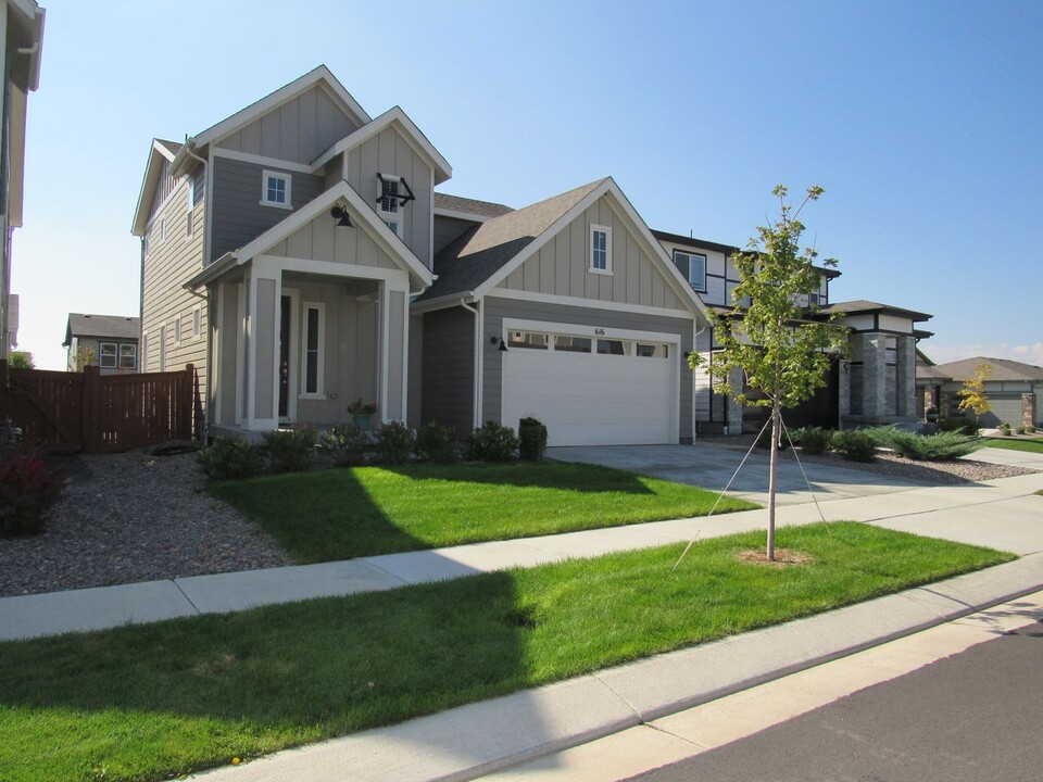 616 W 174th Ave in Broomfield, CO - Foto de edificio