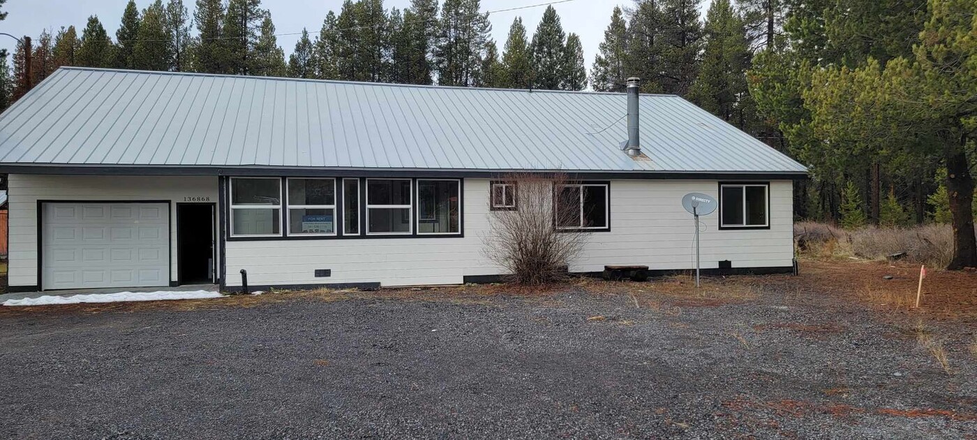 136868 Hwy 97 in Crescent, OR - Building Photo