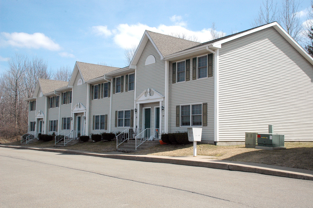 Lakeview Gardens in South Abington Township, PA - Foto de edificio