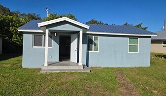 4225 32nd Ave in Vero Beach, FL - Building Photo