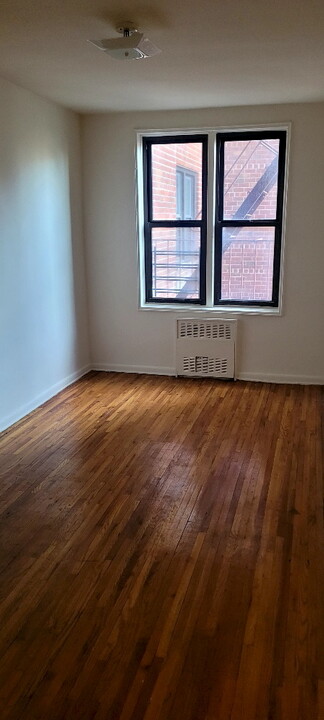 8815 178th St, Unit 1 Bedroom Apt in Jamaica, NY - Foto de edificio