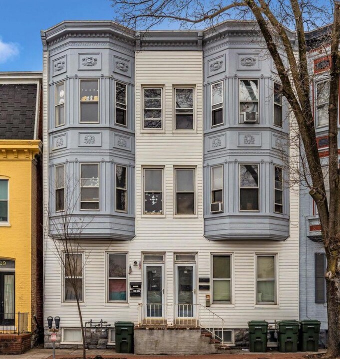 127 E Washington St in Hagerstown, MD - Building Photo