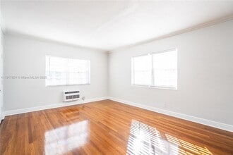 330 84th St in Miami Beach, FL - Foto de edificio - Building Photo