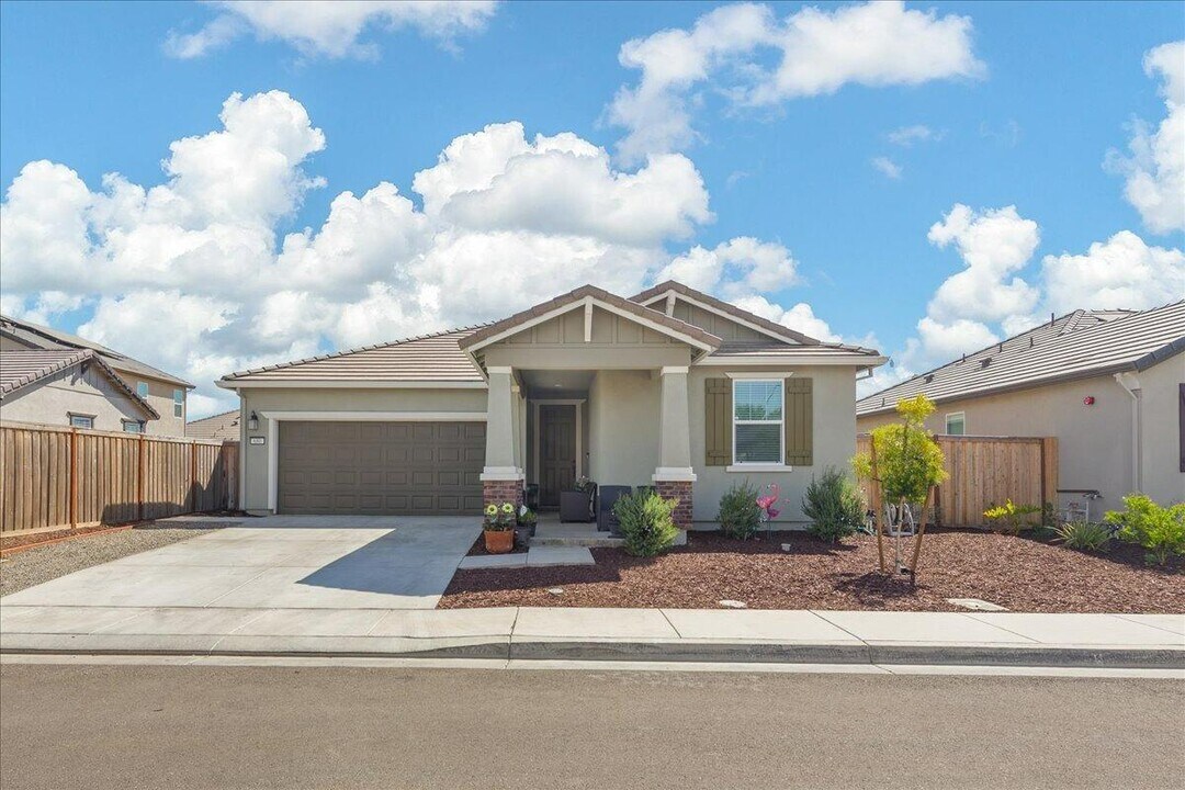 680 Bilston Dr in Patterson, CA - Building Photo