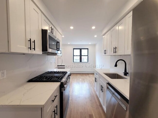 20-60-60 29th St in Queens, NY - Building Photo - Building Photo