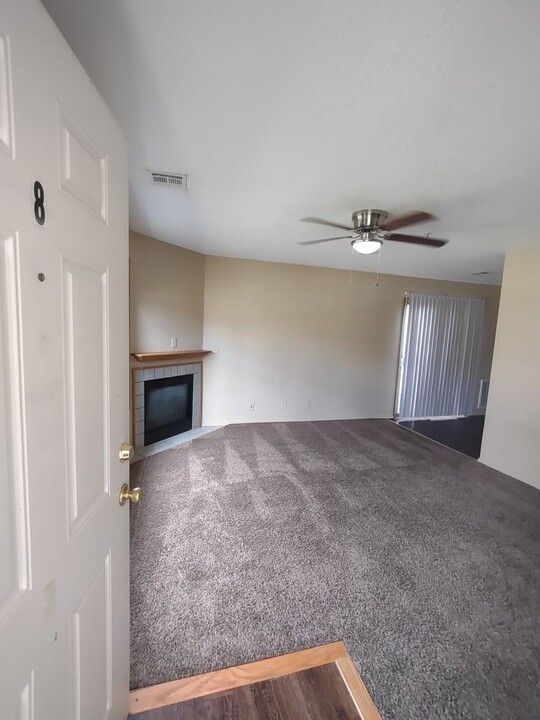 2309 8th St in Joplin, MO - Foto de edificio