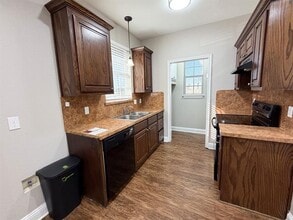 1203 N Clay St in Ennis, TX - Building Photo - Building Photo