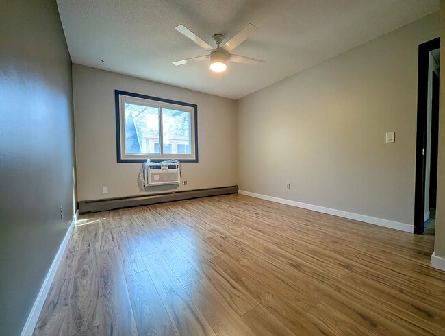 2630 Pleasant Avenue, Unit 202 in Minneapolis, MN - Building Photo - Building Photo