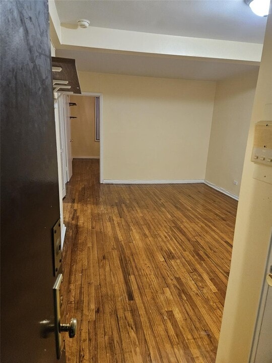 10-40 Neilson St in Queens, NY - Building Photo