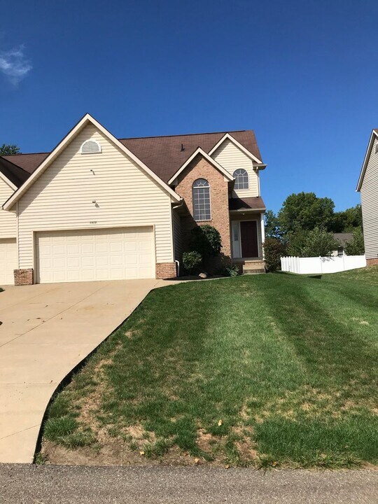 5907 Frank Ave NW in North Canton, OH - Building Photo