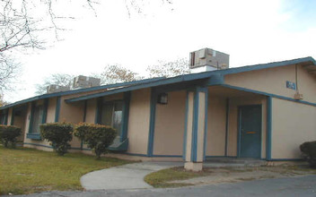 Merced West Apartments in Merced, CA - Building Photo - Building Photo