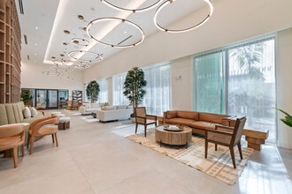 Soleste SeaSide in Dania Beach, FL - Foto de edificio - Interior Photo