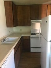 888 Greenfield Ave in Hanford, CA - Building Photo - Building Photo