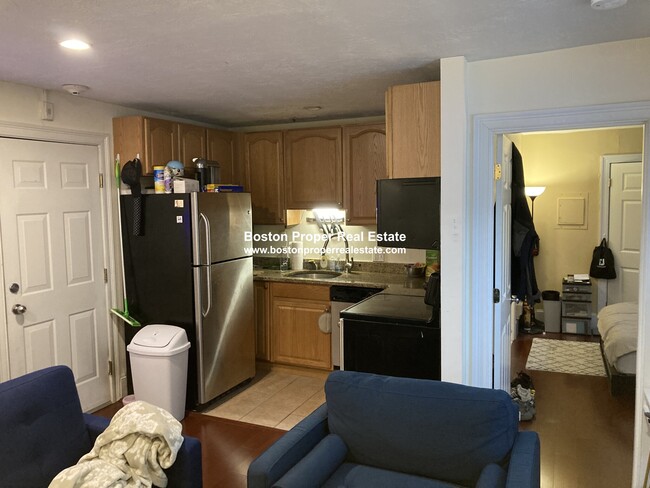 497 Beacon St, Unit 8 in Boston, MA - Building Photo - Building Photo