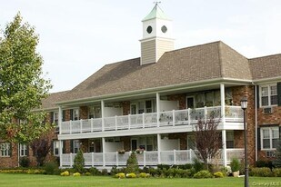 63 Prospect Ave in Hewlett, NY - Building Photo