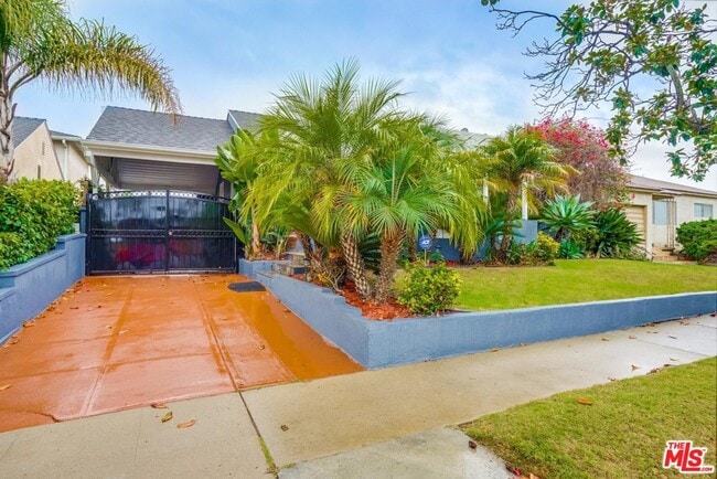 7384 W 83rd St in Los Angeles, CA - Building Photo - Building Photo