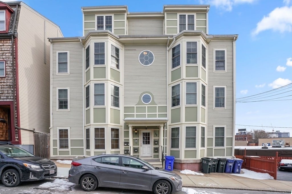32 Parker St in Boston, MA - Building Photo