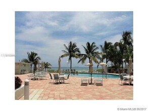 5825 Collins Ave, Unit 7D in Miami, FL - Building Photo - Building Photo