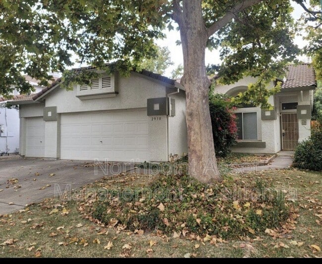 property at 2930 Mallorca Ln