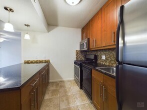 7685 Northcross Dr in Austin, TX - Building Photo - Building Photo