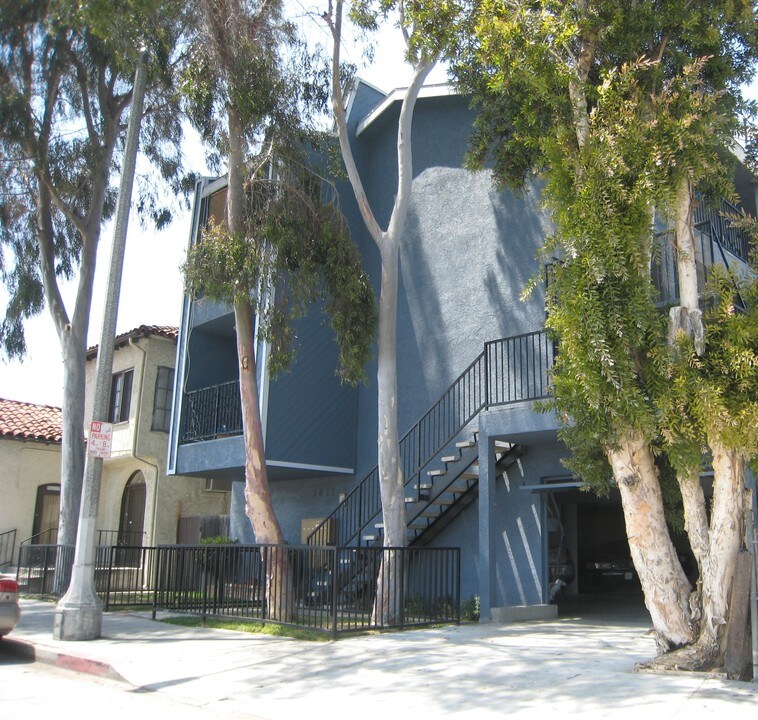 Windward Cove in Long Beach, CA - Foto de edificio