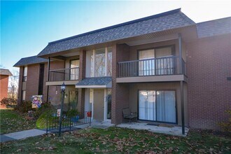 703 College Park Dr in Coraopolis, PA - Building Photo - Building Photo
