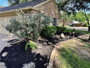 3010 Flintwood Dr in Sugar Land, TX - Building Photo - Building Photo
