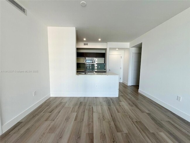 550 Okeechobee Blvd, Unit 1606 in West Palm Beach, FL - Foto de edificio - Building Photo