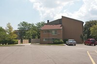 Ridgewood Apartments in Milwaukee, WI - Foto de edificio - Building Photo