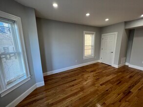 372 Oxford St, Unit 3 in Cambridge, MA - Building Photo - Building Photo