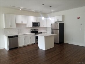 35 Van Nydeck Ave in Beacon, NY - Building Photo - Building Photo