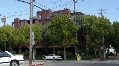 3751 Harrison St in Oakland, CA - Foto de edificio - Building Photo