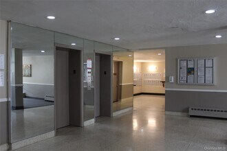 175-45 88th Ave in Queens, NY - Building Photo - Building Photo