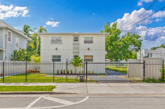 7513-7525 N Miami Ave in Miami, FL - Building Photo - Primary Photo