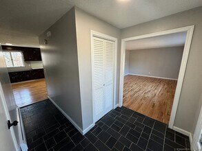 34 Rogers Hill Rd in Waterford, CT - Building Photo - Building Photo