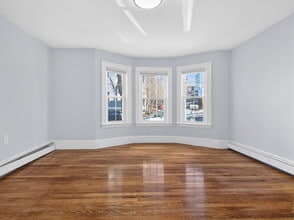 100 Woodstock St, Unit 1 in Somerville, MA - Foto de edificio - Building Photo