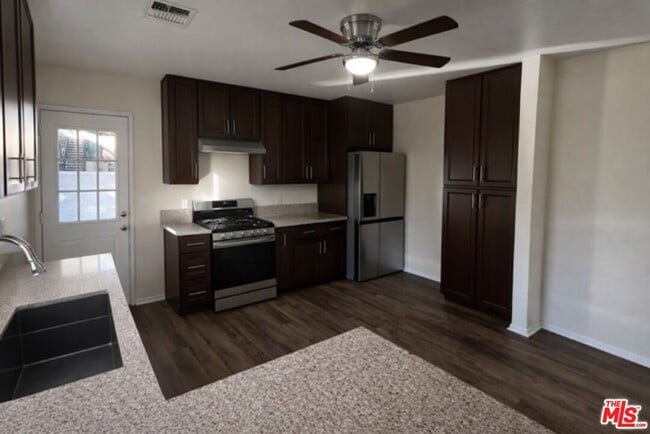 2531 Manhattan Ave in Montrose, CA - Building Photo - Building Photo