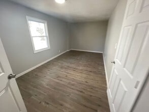 10910 Ewing Ave in Kansas City, MO - Building Photo - Building Photo