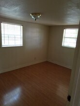 1109 W 4th St in Taylor, TX - Building Photo - Building Photo