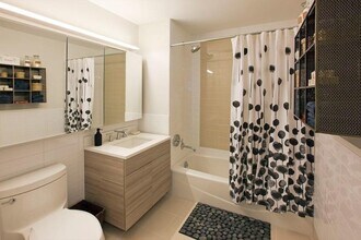 5-11-11 47th Ave in Queens, NY - Foto de edificio - Building Photo