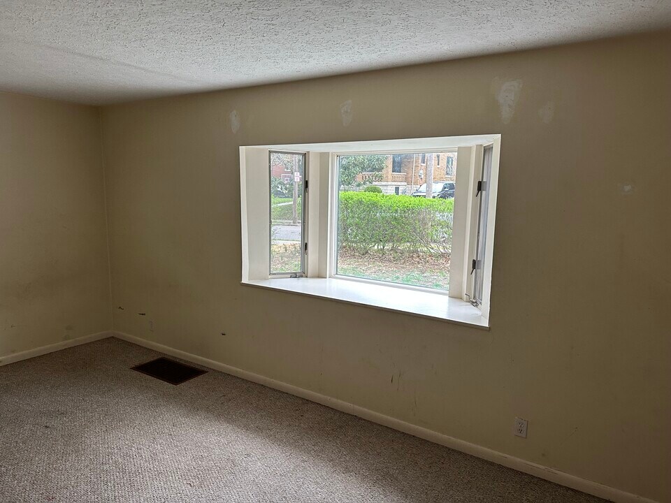 19 Montvale Ct, Unit 1 in Fort Thomas, KY - Foto de edificio