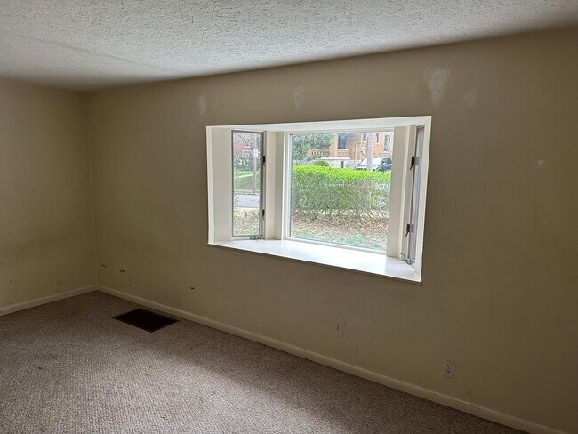 property at 19 Montvale Ct
