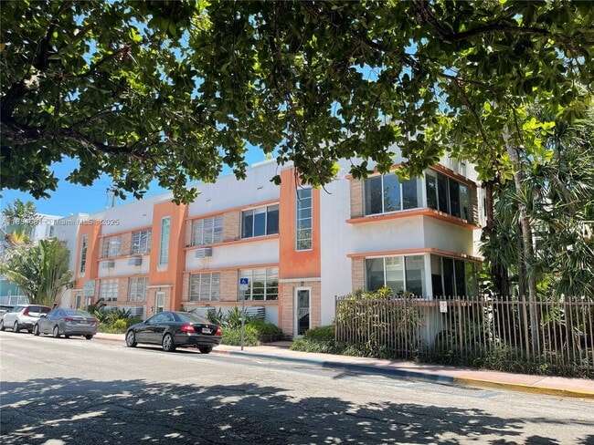 730 12th St in Miami Beach, FL - Building Photo - Building Photo