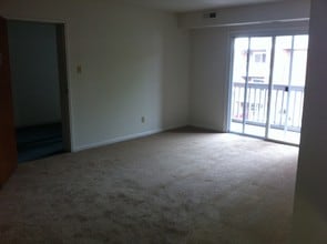 Greenbank Manor in Wilmington, DE - Building Photo - Building Photo